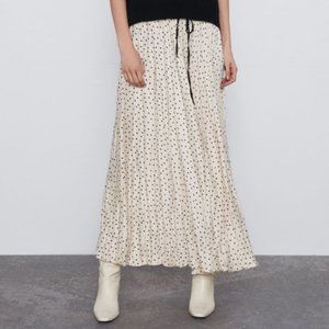 Pleated polka dot maxi skirt